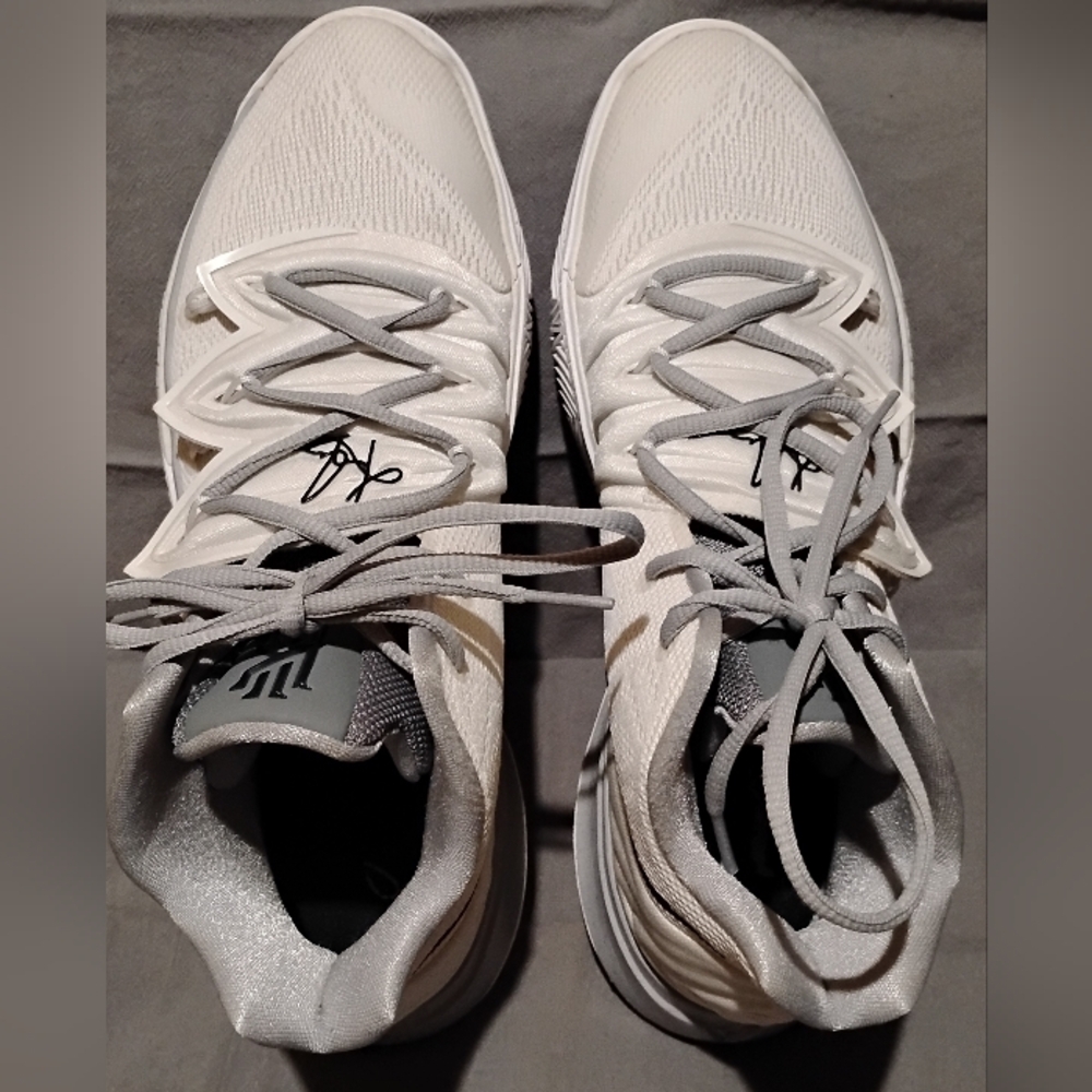 Nike - Picture 2 of 4